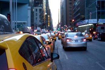 Auf den ersten Blick lassen sich die Hersteller heutiger Autos kaum auseinanderhalten