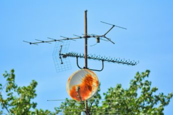 Fernsehempfang über Antenne und Schüssel