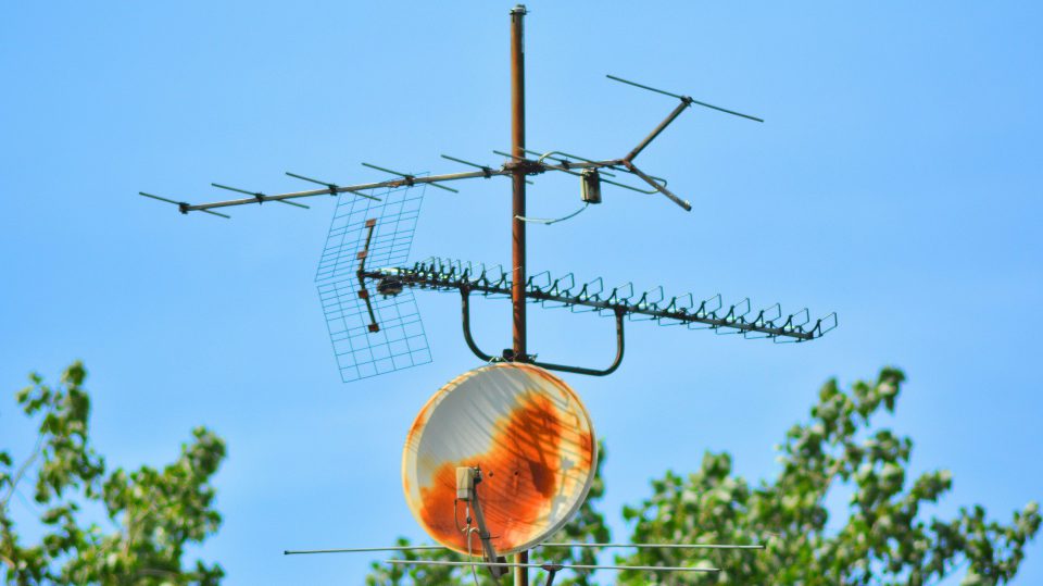 Fernsehempfang über Antenne und Schüssel