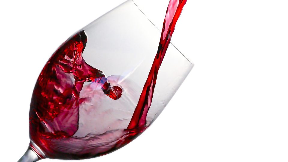 Das richtige Weinglas für Rotwein bietet eine große Oberfläche für den Wein