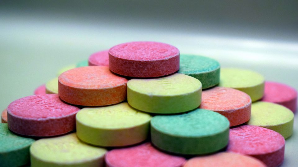 In der Apotheke gibt es diverse Tabletten und Medikamente gegen Sodbrennen