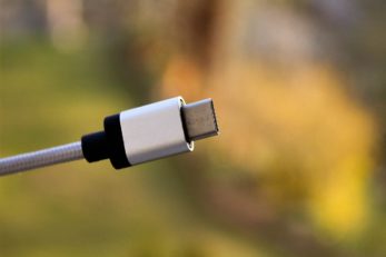 USB-C Kabel passt beidseitig in den Anschluss