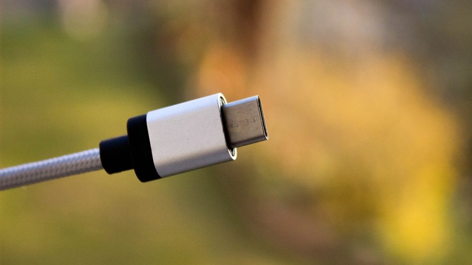 USB-C Kabel passt beidseitig in den Anschluss